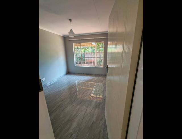 3 BEDROOM TOWNHOUSE FOR SALE IN DORANDIA